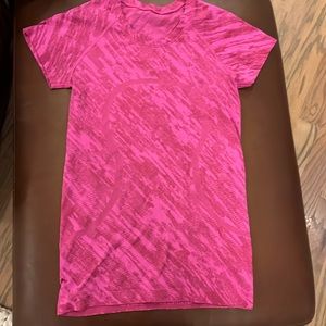 Lululemon swiftly tech short sleeve size 6
